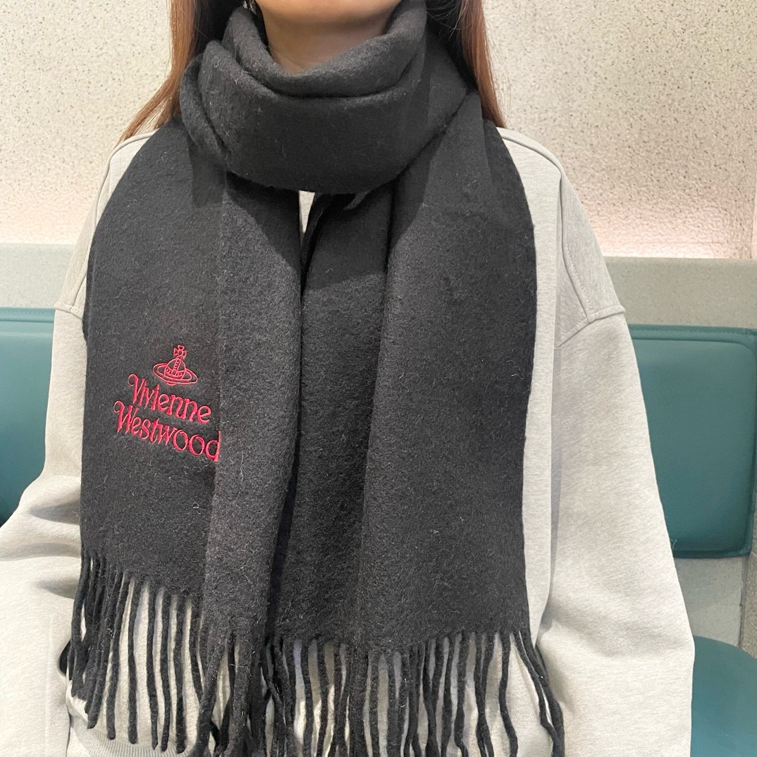 Vivienne Westwood 英国朋克教母“西太后Vivienne Westwood”最爱的土星 从精神上