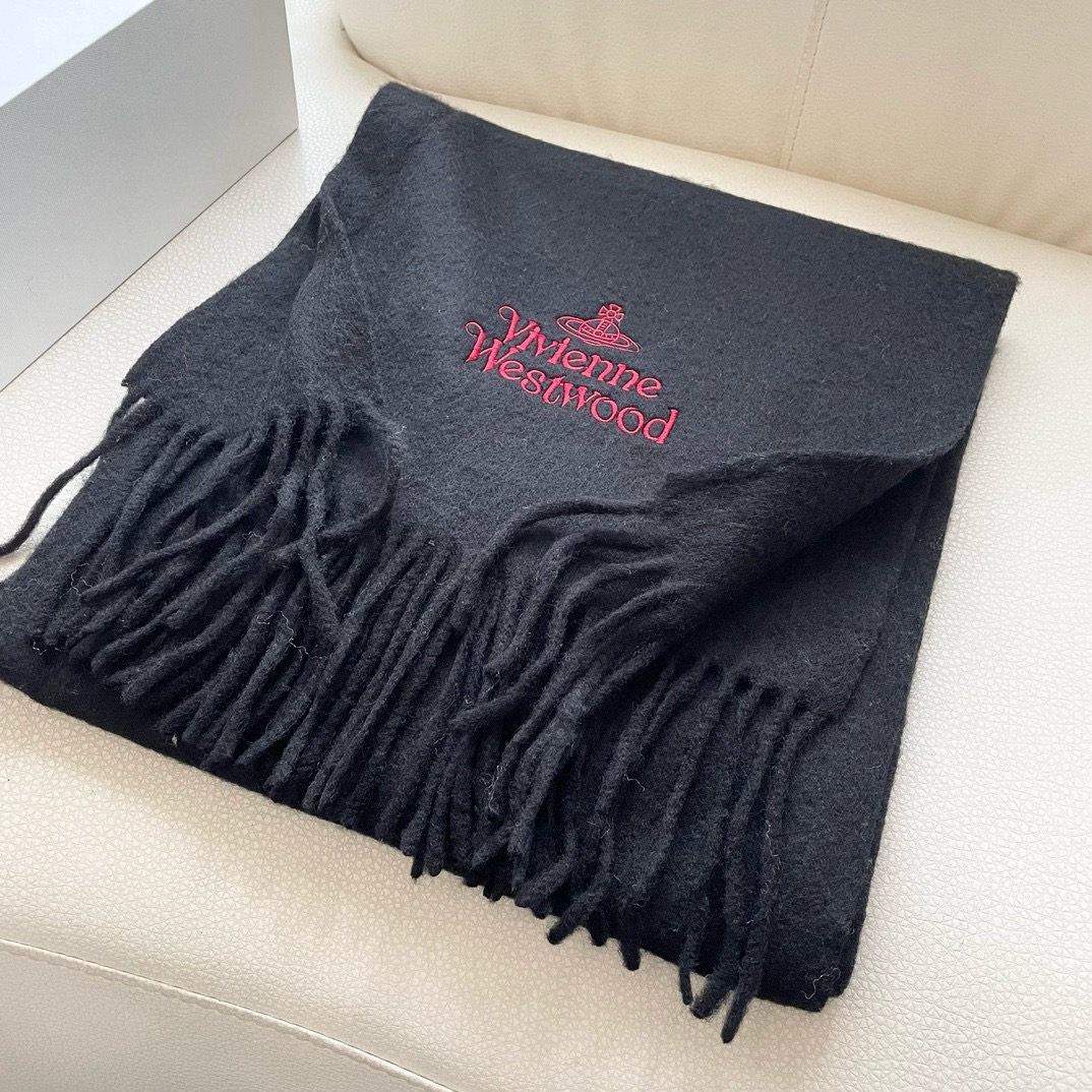 Vivienne Westwood 英国朋克教母“西太后Vivienne Westwood”最爱的土星 从精神上