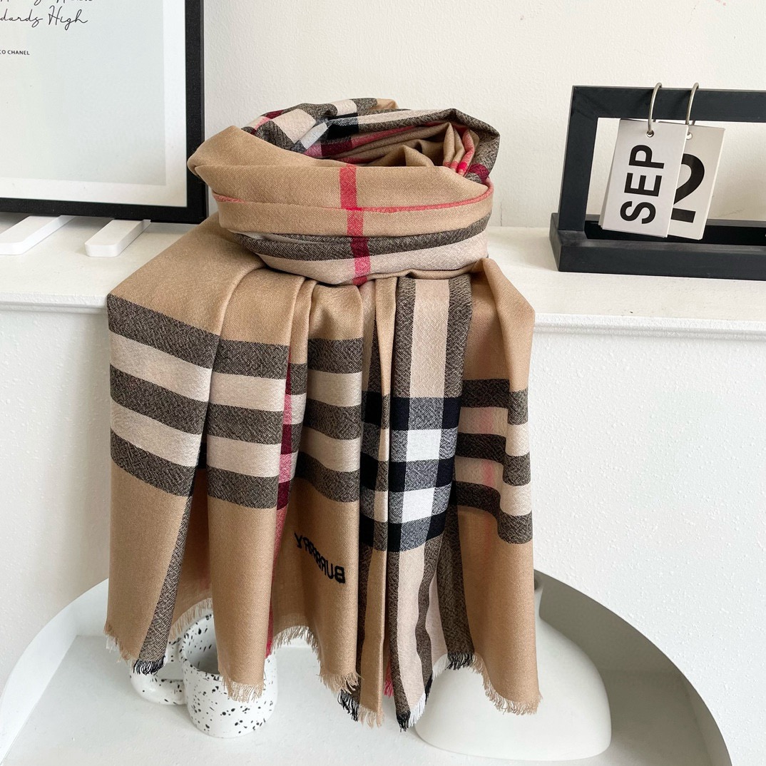 【徽标格纹】羊绒长巾⚜️bur殿堂级御用推荐❗️出口英国的订单！最新经典混纺系列。来的太是时候了❗️非常