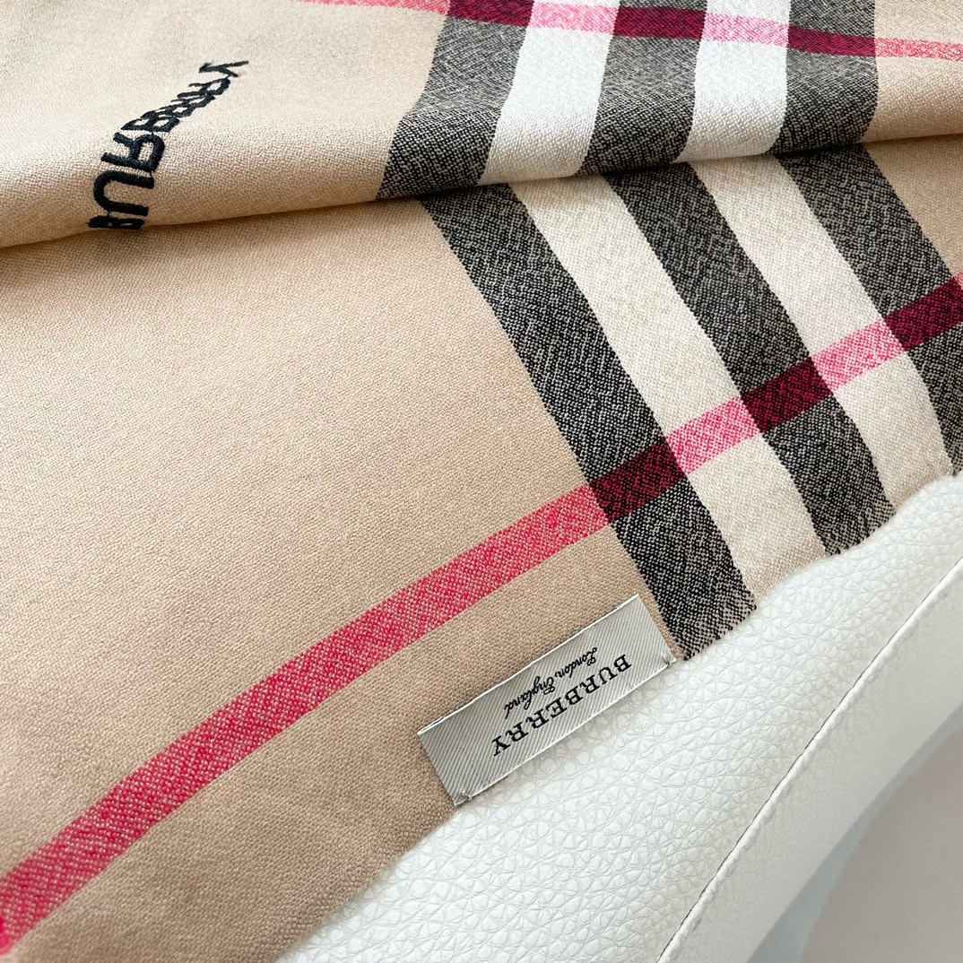 【徽标格纹】羊绒长巾⚜️bur殿堂级御用推荐❗️出口英国的订单！最新经典混纺系列。来的太是时候了❗️非常