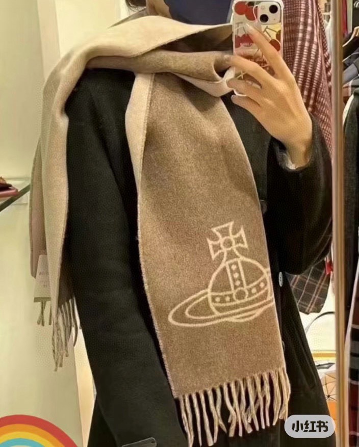 Vivienne Westwood 英国朋克教母“西太后Vivienne Westwood”最爱的土星 从精神上