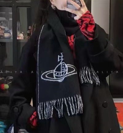 Vivienne Westwood 英国朋克教母“西太后Vivienne Westwood”最爱的土星 从精神上