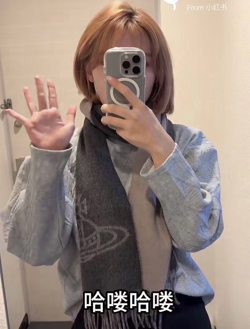 NO:342159,The favorite Saturn of the British punk godmother 