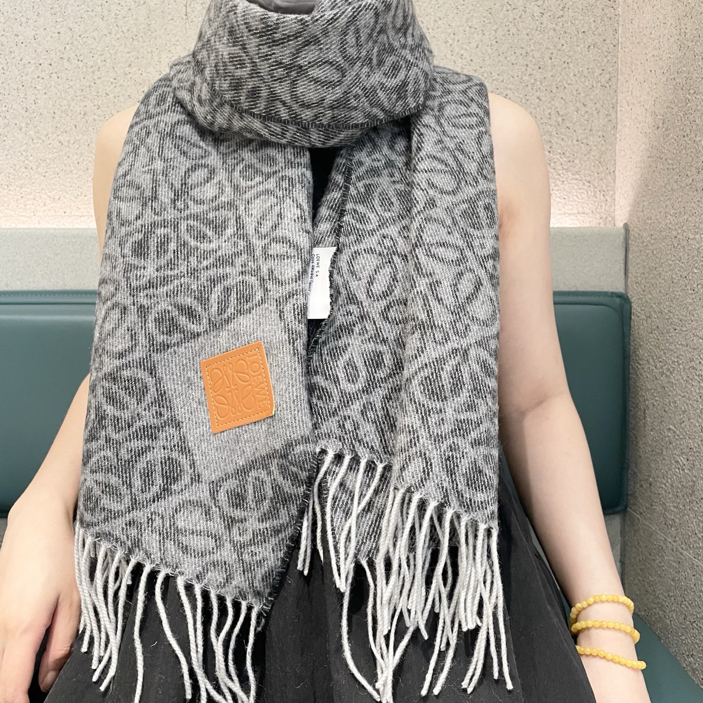 Loewe 新款 中性款‼ 罗意威【LW条纹长巾】很幸運拿到這個品牌的東西 真的不多見