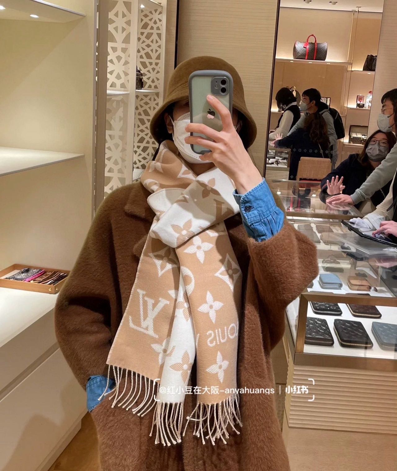 Louis Vuitton 终于 啦 今年热度最高的嫩粉拼白围巾本款LVEssential围巾聚焦大元素