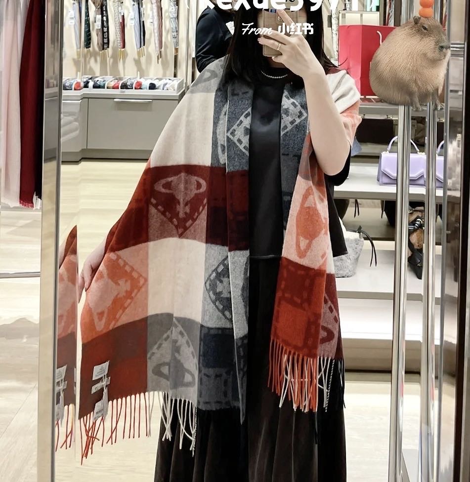 🆕𝐕𝐢𝐯𝐢𝐞𝐧𝐧𝐞 𝐖𝐞𝐬𝐭𝐰𝐨𝐨𝐝🪐✨经典大土星围巾 vivienne westwood西太后土星 英