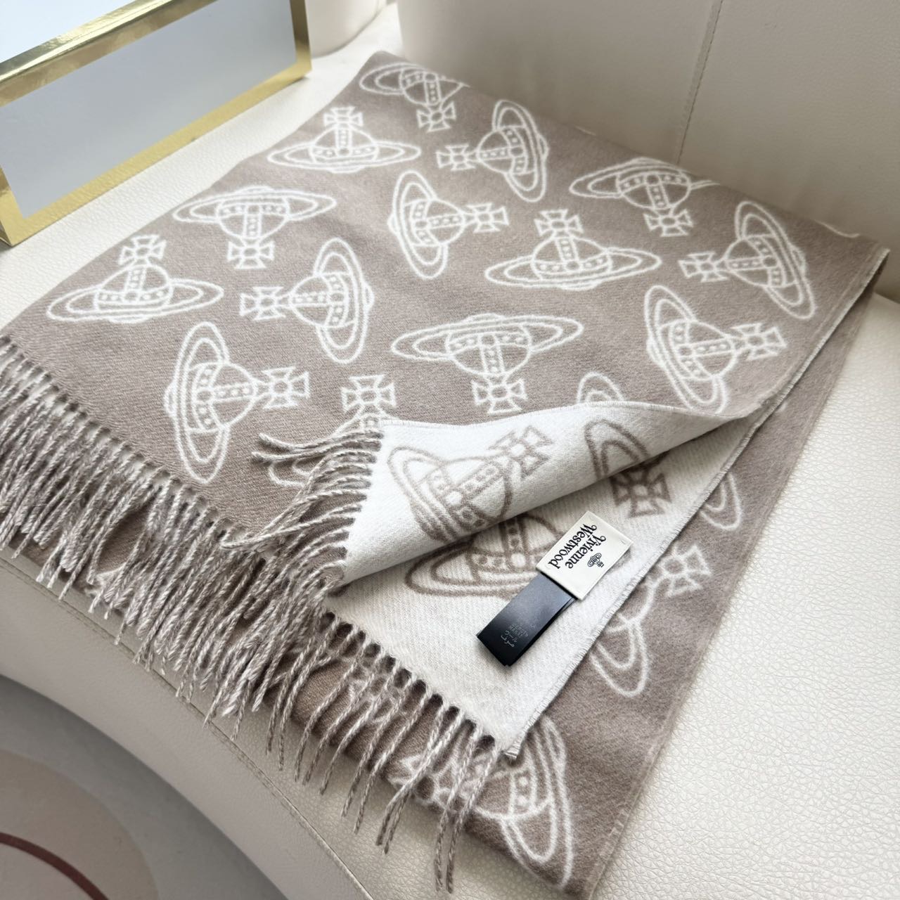 🆕𝐕𝐢𝐯𝐢𝐞𝐧𝐧𝐞 𝐖𝐞𝐬𝐭𝐰𝐨𝐨𝐝🪐✨经典大土星围巾 vivienne westwood西太后土星 英