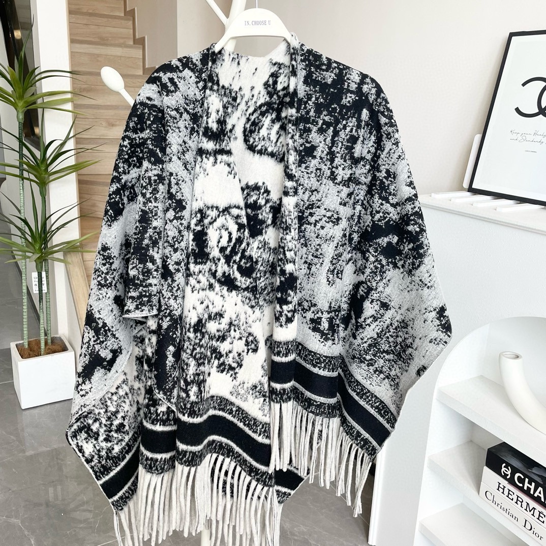 ✨重磅推荐‼️CD动物印花大方巾❗️围巾披肩毛毯三用，超级惊艳的一款！百分百保真！超唯美的一款正品订单，