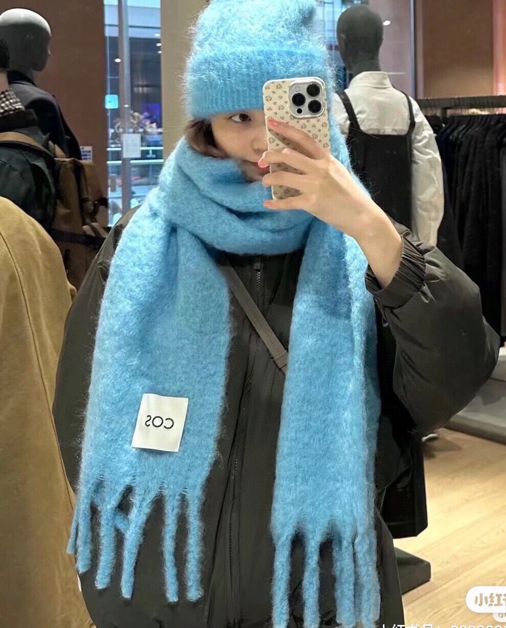 2025小红书走火爆款 COS品牌 🪐✨经典大土星马海毛围巾 vivienne westwood西太后土