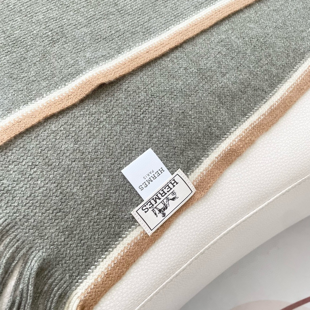 上新2025爱马仕男女款围巾且买且珍惜😍~都是出口订单所以比较难遇❤️东西讲究少而精😍好看的一定要收😎这