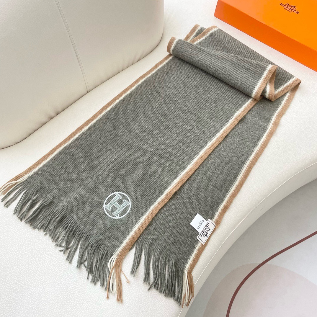 上新2025爱马仕男女款围巾且买且珍惜😍~都是出口订单所以比较难遇❤️东西讲究少而精😍好看的一定要收😎这