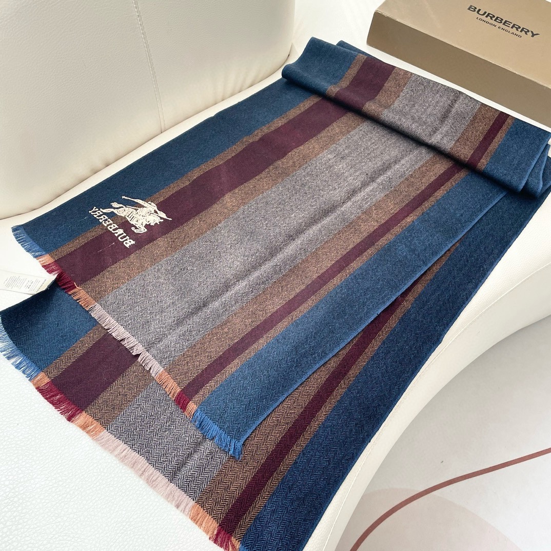 王牌口碑burberry深度水波纹经典羊绒格子围巾‼专柜最新品相，目前专柜都换上了新标👍经典中的经典.全