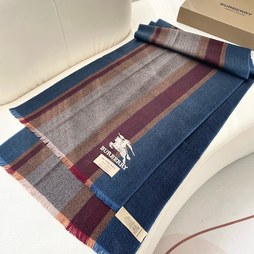 王牌口碑burberry深度水波纹经典羊绒格子围巾‼专柜最新品相，目前专柜都换上了新标👍经典中的经典.全