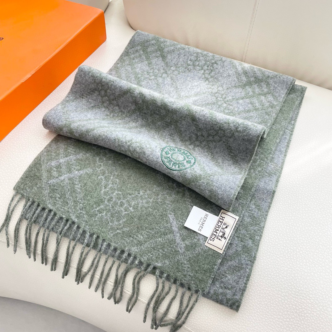 上新2025爱马仕男女款围巾且买且珍惜😍~都是出口订单所以比较难遇❤️东西讲究少而精😍好看的一定要收😎这