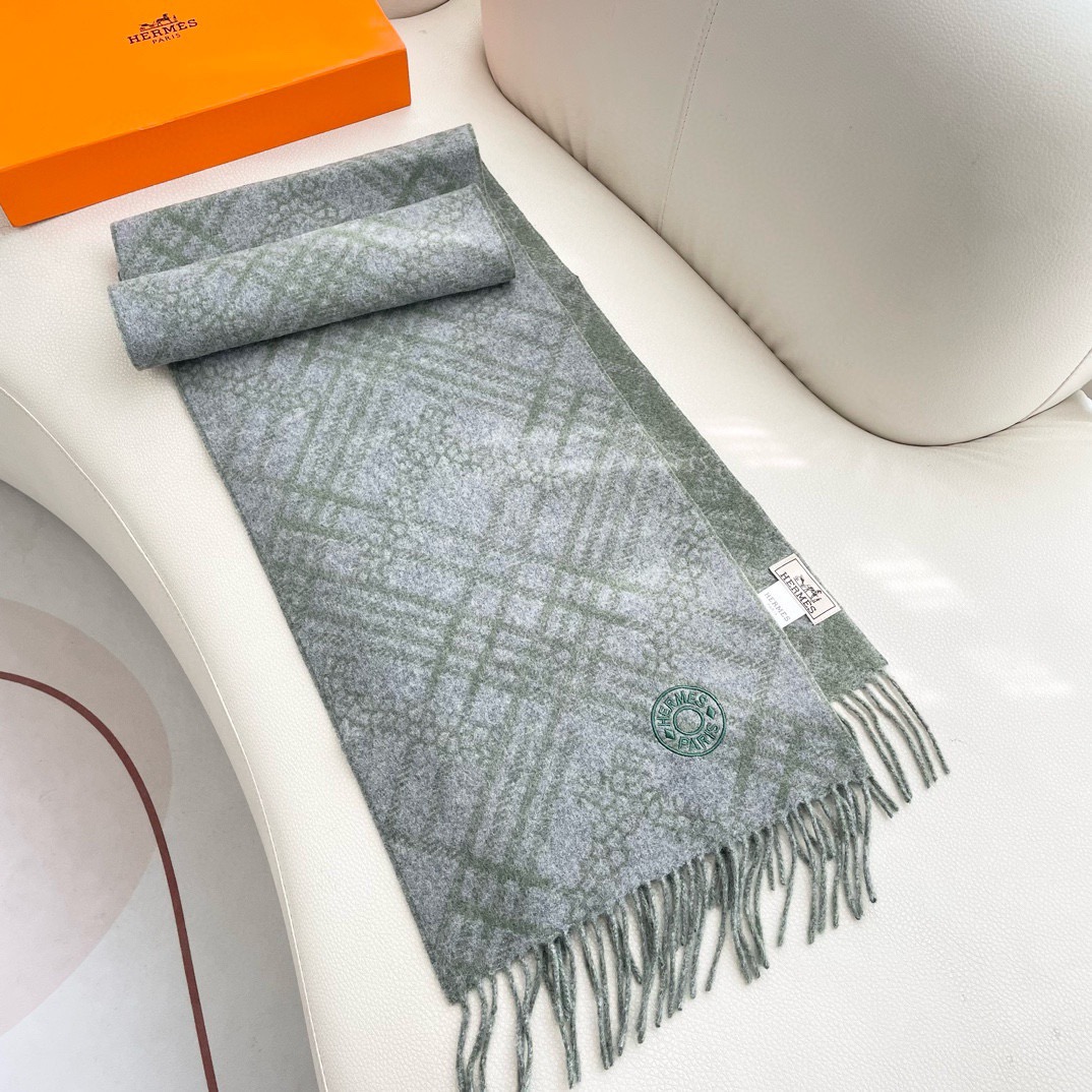 上新2025爱马仕男女款围巾且买且珍惜😍~都是出口订单所以比较难遇❤️东西讲究少而精😍好看的一定要收😎这