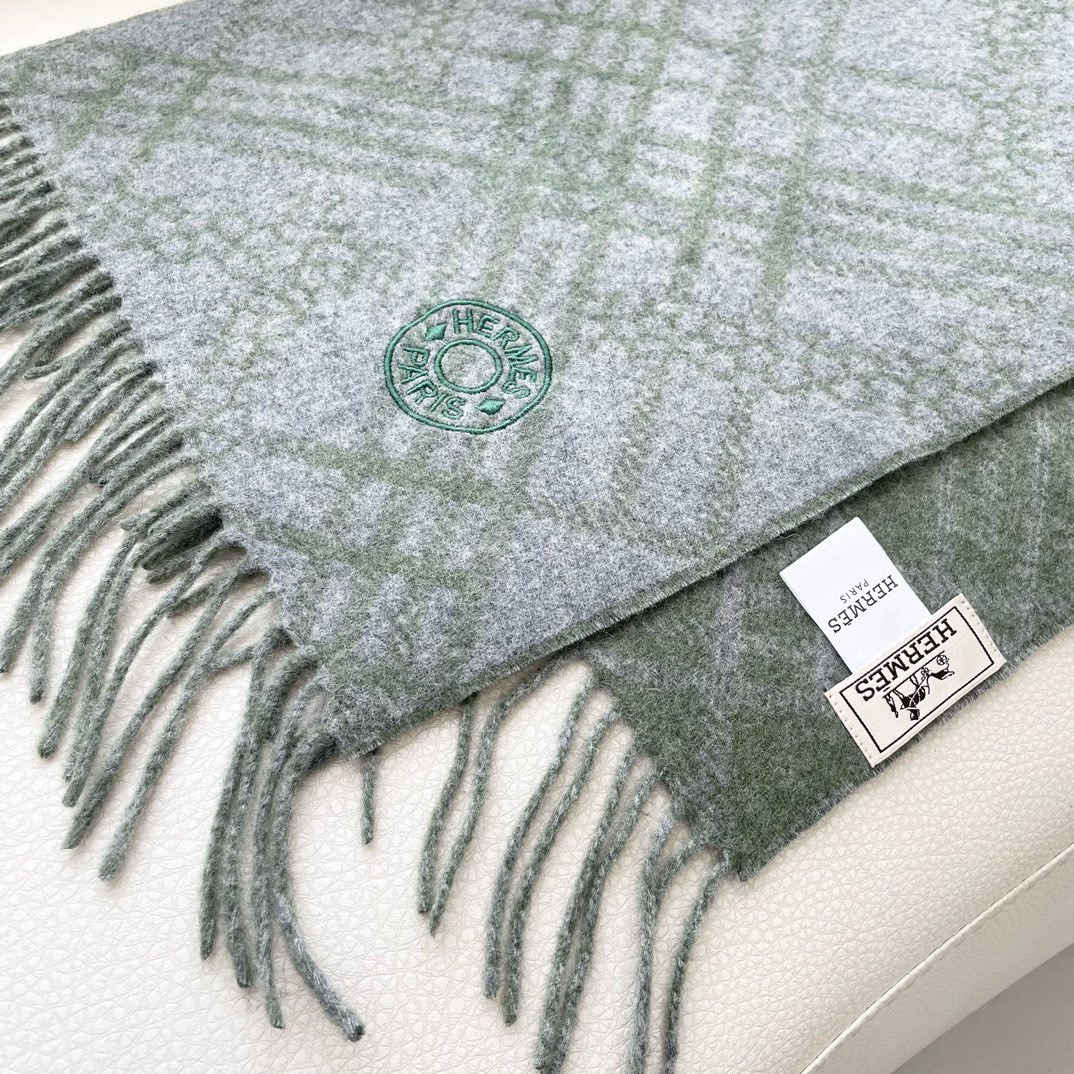 上新2025爱马仕男女款围巾且买且珍惜😍~都是出口订单所以比较难遇❤️东西讲究少而精😍好看的一定要收😎这