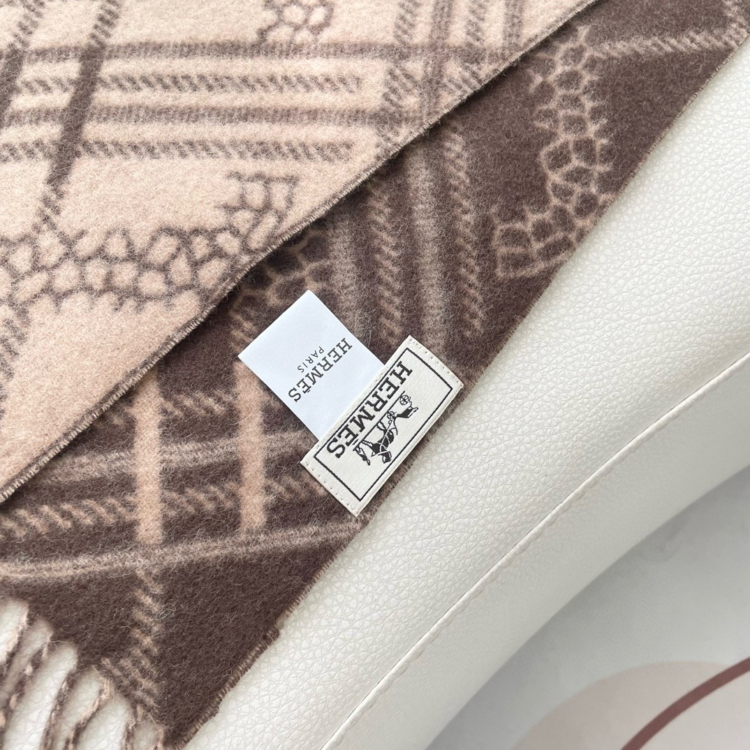 上新2025爱马仕男女款围巾且买且珍惜😍~都是出口订单所以比较难遇❤️东西讲究少而精😍好看的一定要收😎这