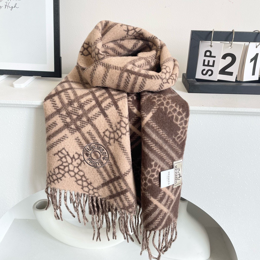 上新2025爱马仕男女款围巾且买且珍惜😍~都是出口订单所以比较难遇❤️东西讲究少而精😍好看的一定要收😎这