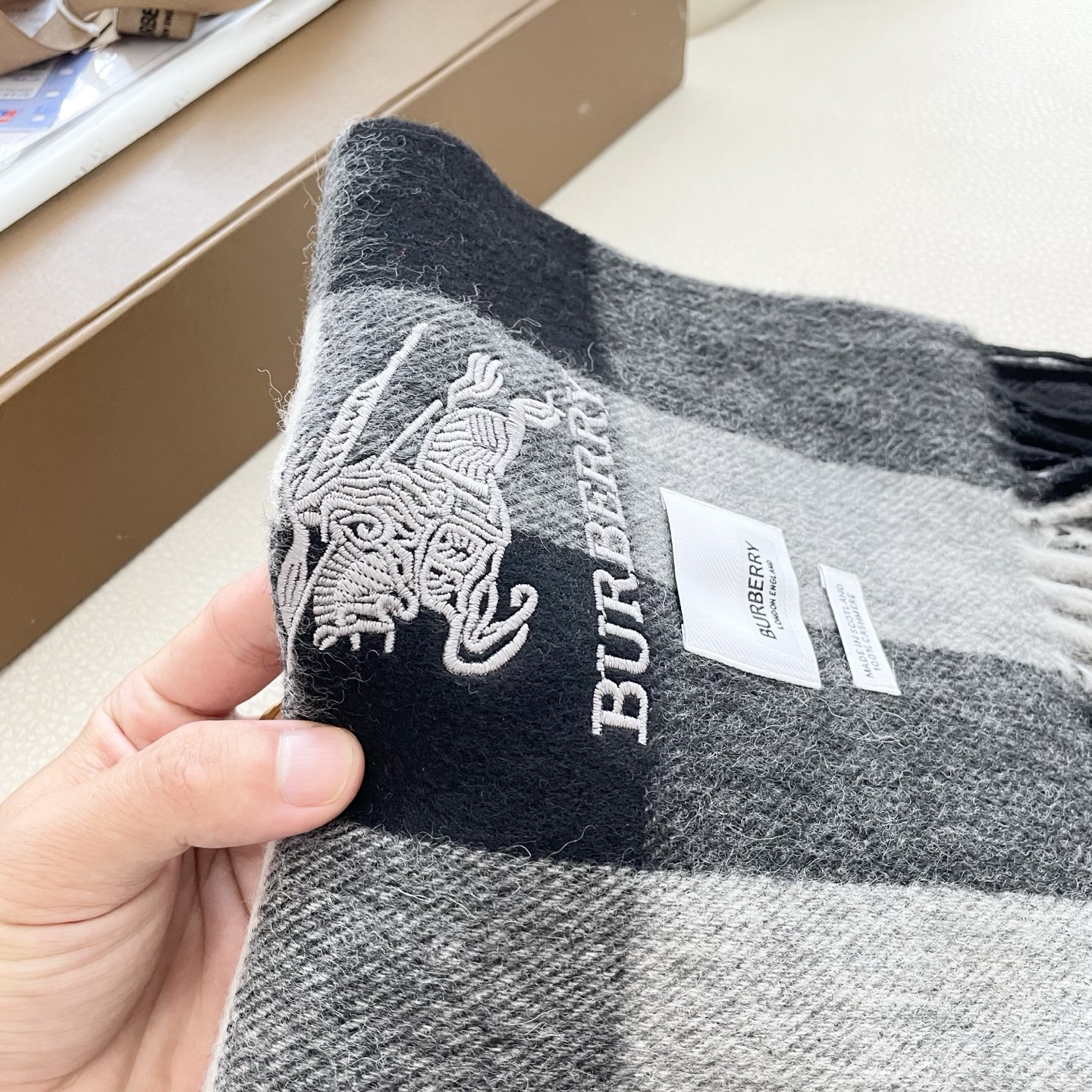 爆款上新 情侣款👍👍B家【经典战马】独家牛货🐂 奢华尽在尺寸之间，高端品质‼️具有超高羊绒品质才会被此品