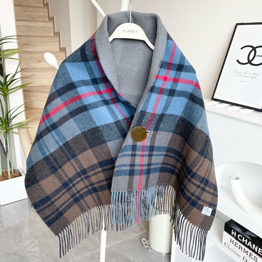 vivienne西太后 可披肩可围巾终于来啦，性价比爆棚的原单西太后土星双色羊毛围巾温暖又百搭。秋冬羊毛