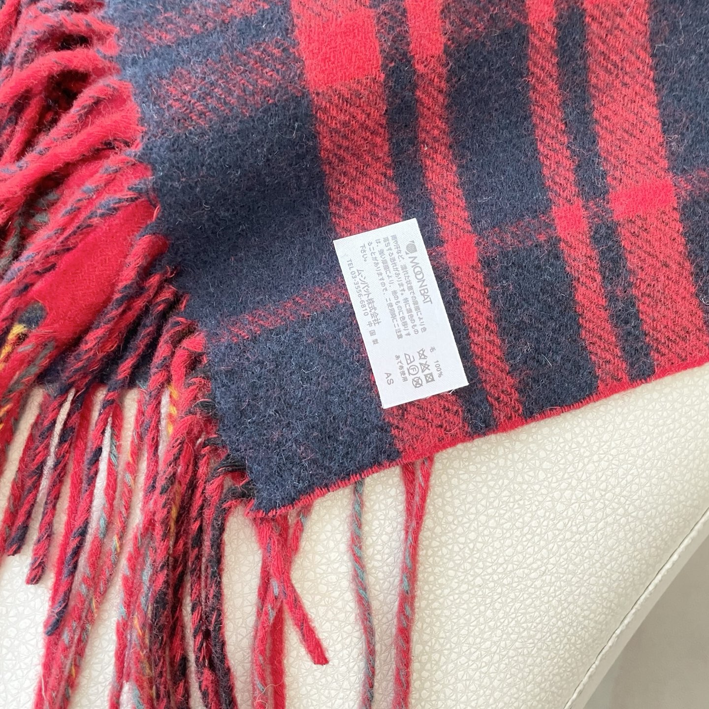 vivienne西太后 可披肩可围巾终于来啦，性价比爆棚的原单西太后土星双色羊毛围巾温暖又百搭。秋冬羊毛