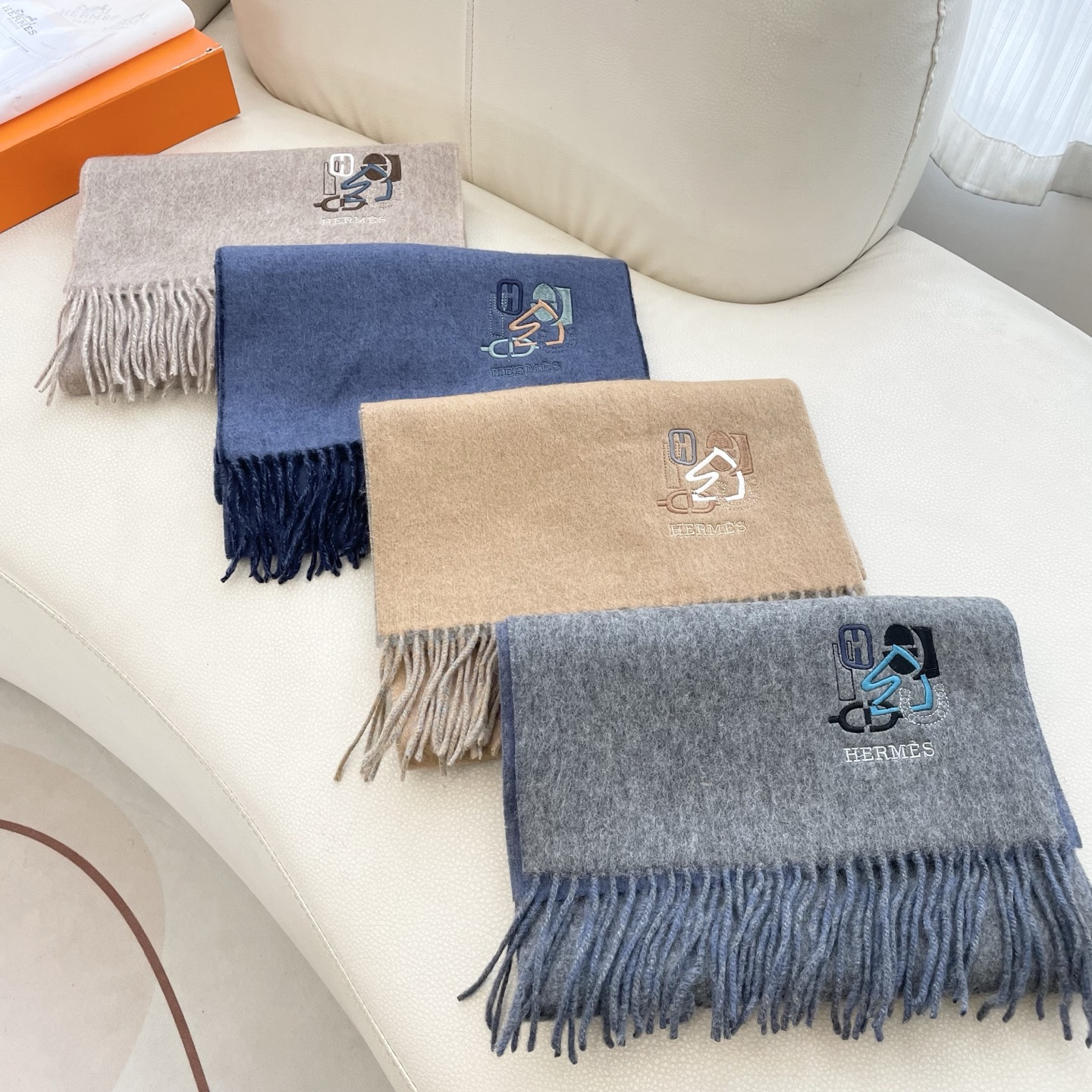 上新2025爱马仕双面男女款围巾且买且珍惜😍~都是出口订单所以比较难遇❤️东西讲究少而精😍好看的一定要收