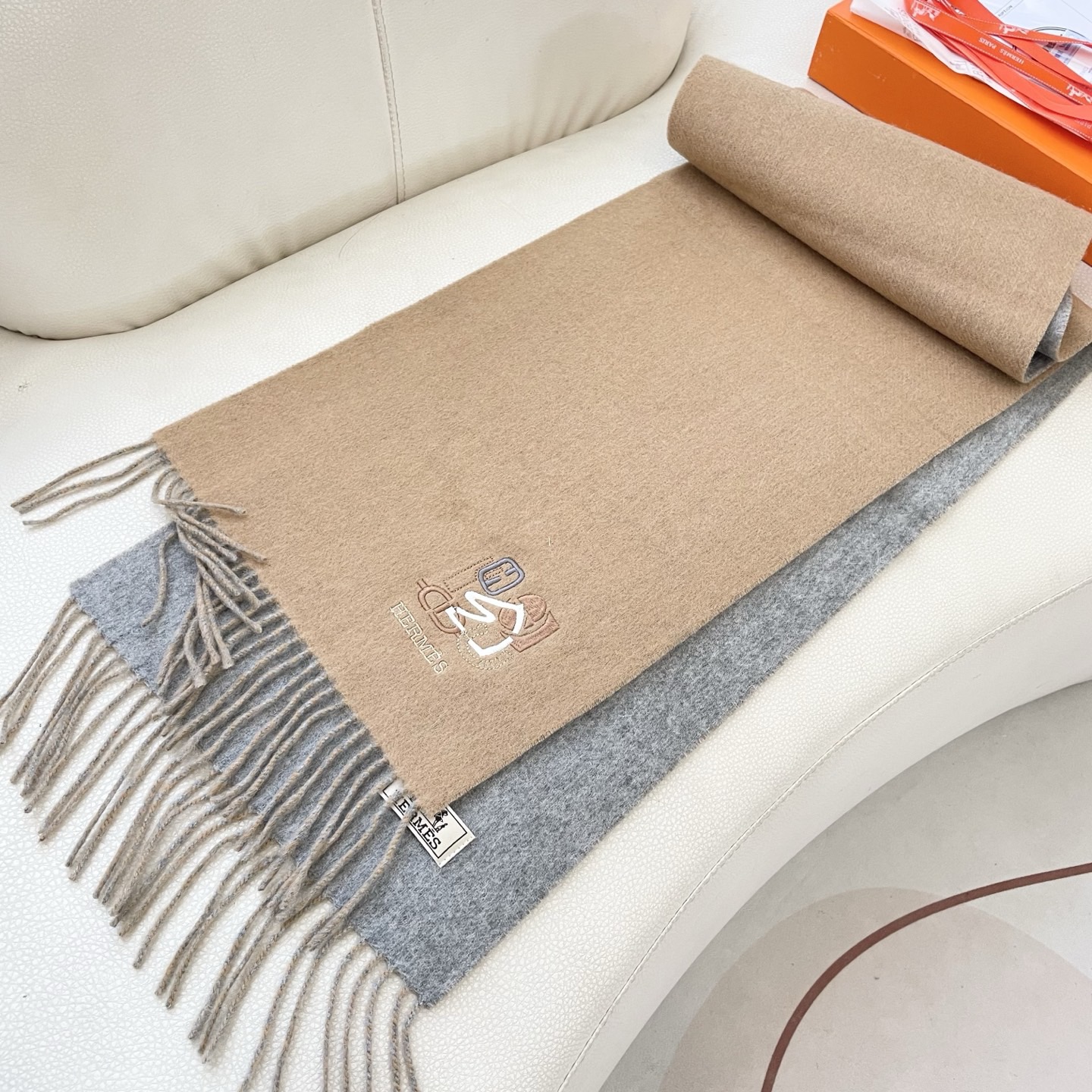 上新2025爱马仕双面男女款围巾且买且珍惜😍~都是出口订单所以比较难遇❤️东西讲究少而精😍好看的一定要收