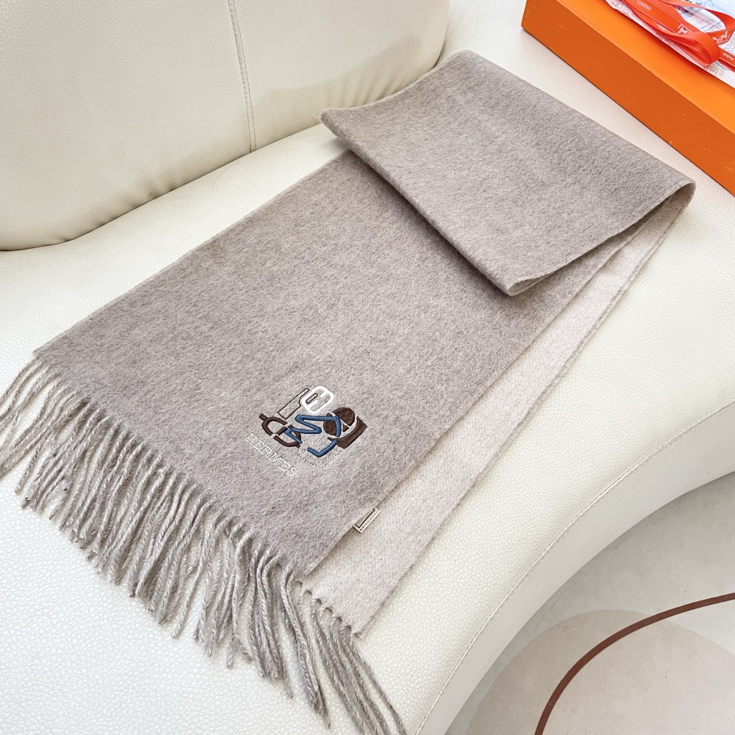 上新2025爱马仕双面男女款围巾且买且珍惜😍~都是出口订单所以比较难遇❤️东西讲究少而精😍好看的一定要收