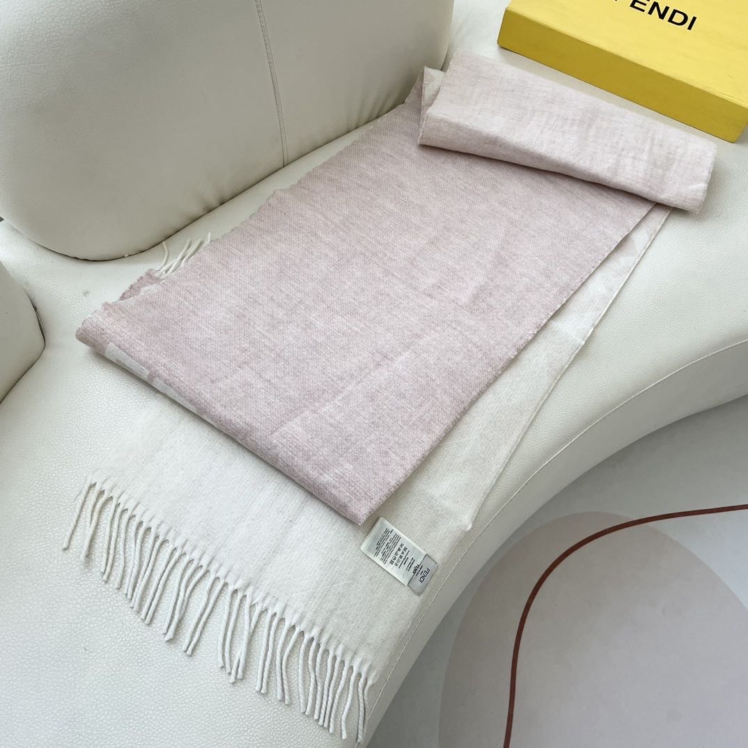 FF最新出炉 😈连代购图都少的新款 炒鸡无敌的美 双面双色提花渐变 羊绒羊毛原料 手感简直了 炒鸡厚实 