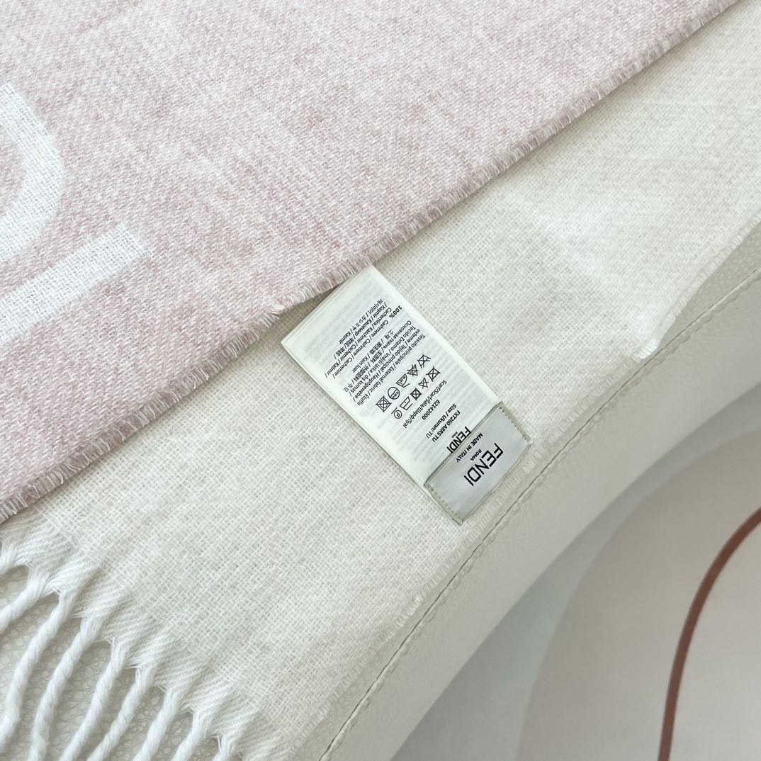 FF最新出炉 😈连代购图都少的新款 炒鸡无敌的美 双面双色提花渐变 羊绒羊毛原料 手感简直了 炒鸡厚实 