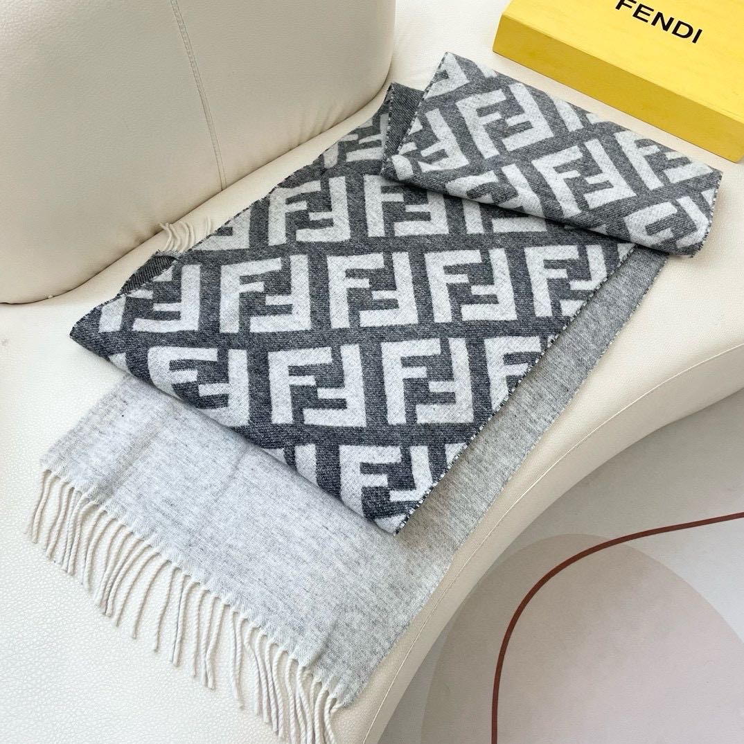 FF最新出炉 😈连代购图都少的新款 炒鸡无敌的美 双面双色提花渐变 羊绒羊毛原料 手感简直了 炒鸡厚实 