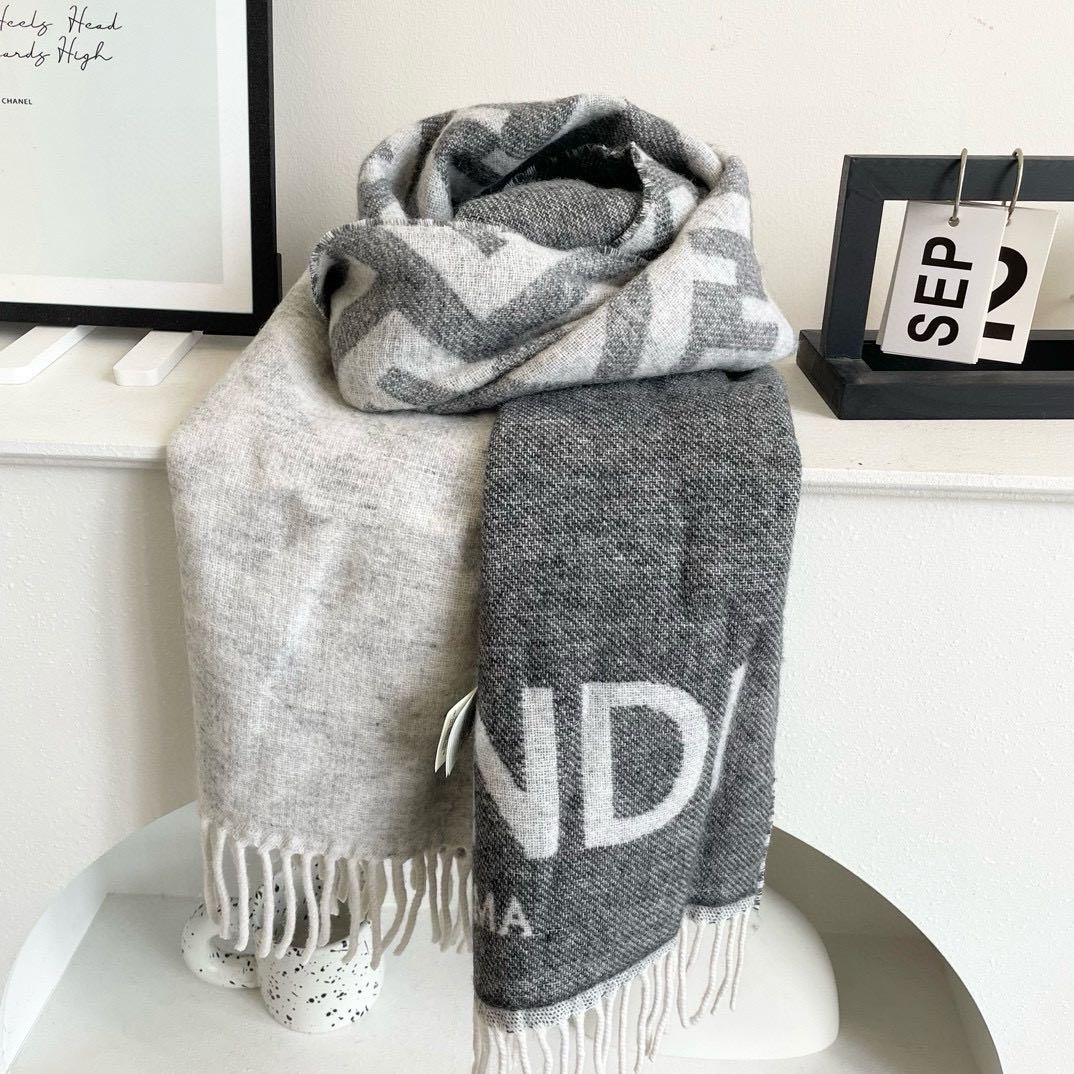 FF最新出炉 😈连代购图都少的新款 炒鸡无敌的美 双面双色提花渐变 羊绒羊毛原料 手感简直了 炒鸡厚实 