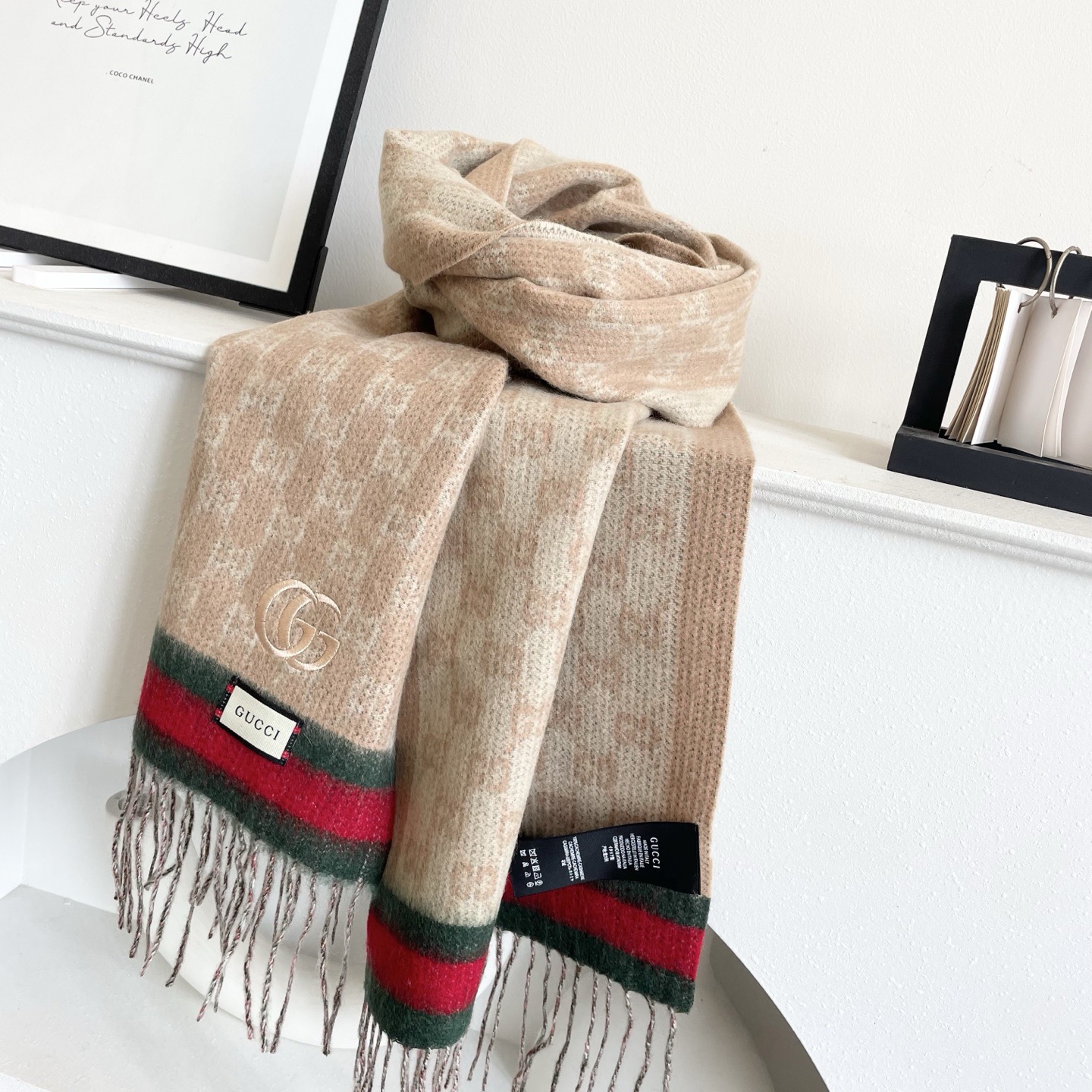Gucci非常正的围巾~面料大爱，软糯手感，非常柔软细腻舒服‼️经典招牌GG字母元素❤️大气简约，超级好