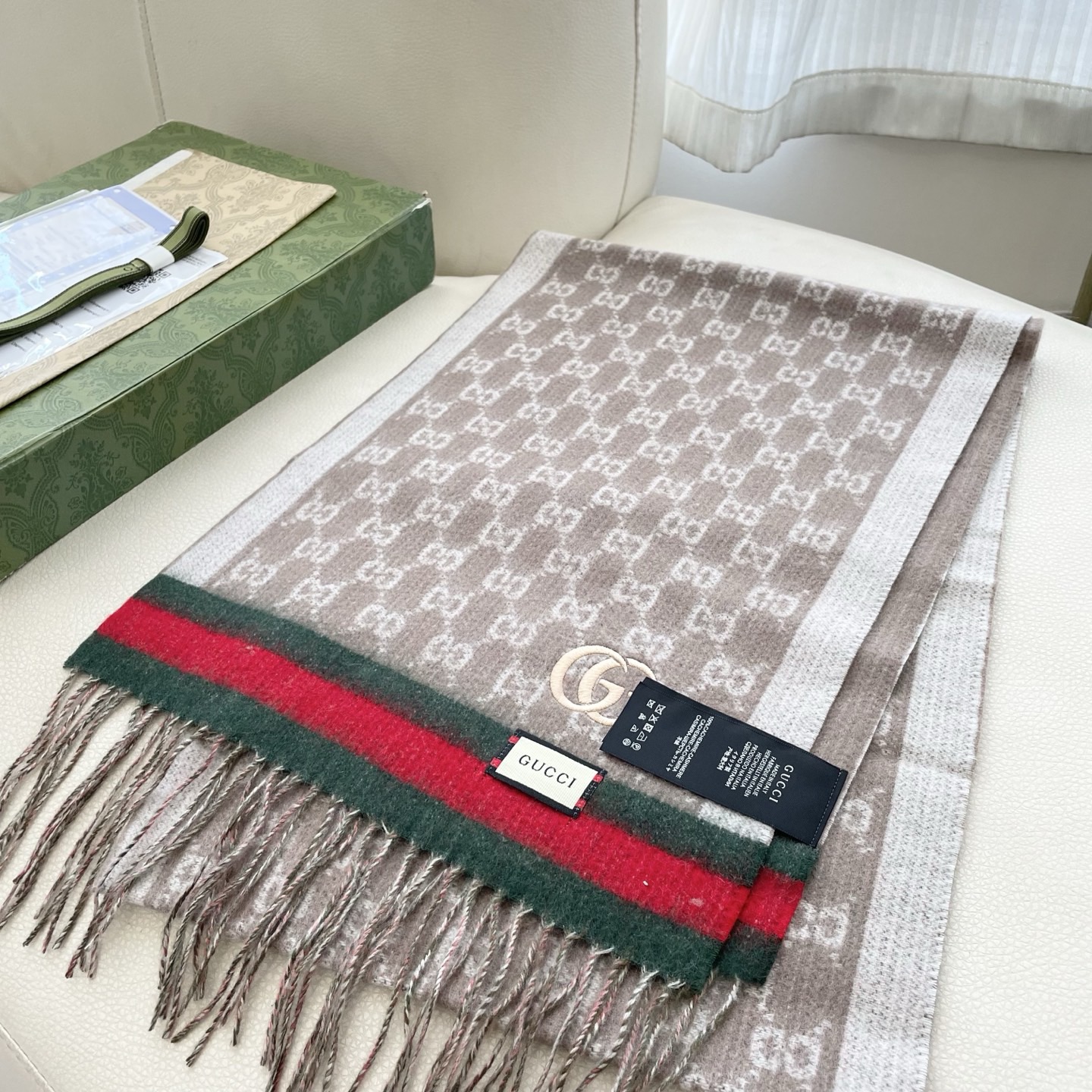 Gucci非常正的围巾~面料大爱，软糯手感，非常柔软细腻舒服‼️经典招牌GG字母元素❤️大气简约，超级好