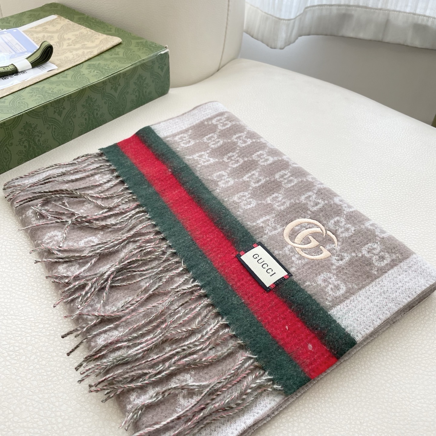 Gucci非常正的围巾~面料大爱，软糯手感，非常柔软细腻舒服‼️经典招牌GG字母元素❤️大气简约，超级好