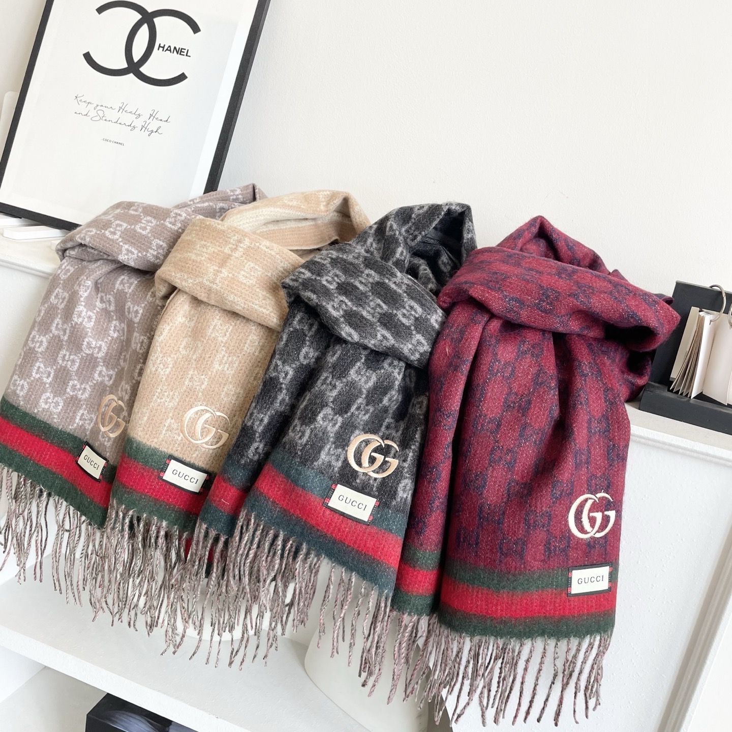 Gucci非常正的围巾~面料大爱，软糯手感，非常柔软细腻舒服‼️经典招牌GG字母元素❤️大气简约，超级好