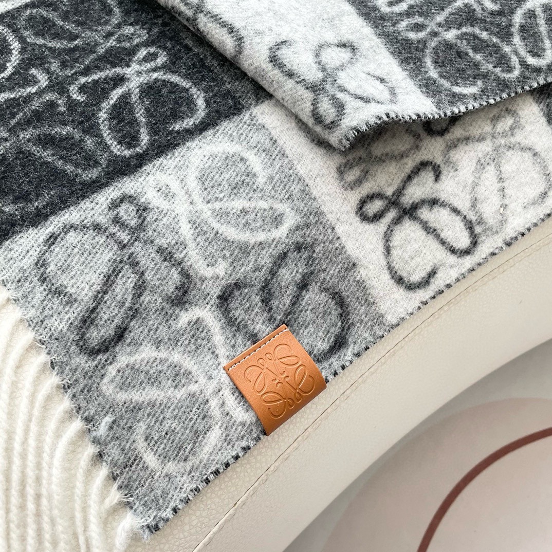 👑👑顶级原单中性款‼️罗意威【LW条纹长巾】很幸運拿到這個品牌的東西，真的不多見，很少在國內做訂單，款式