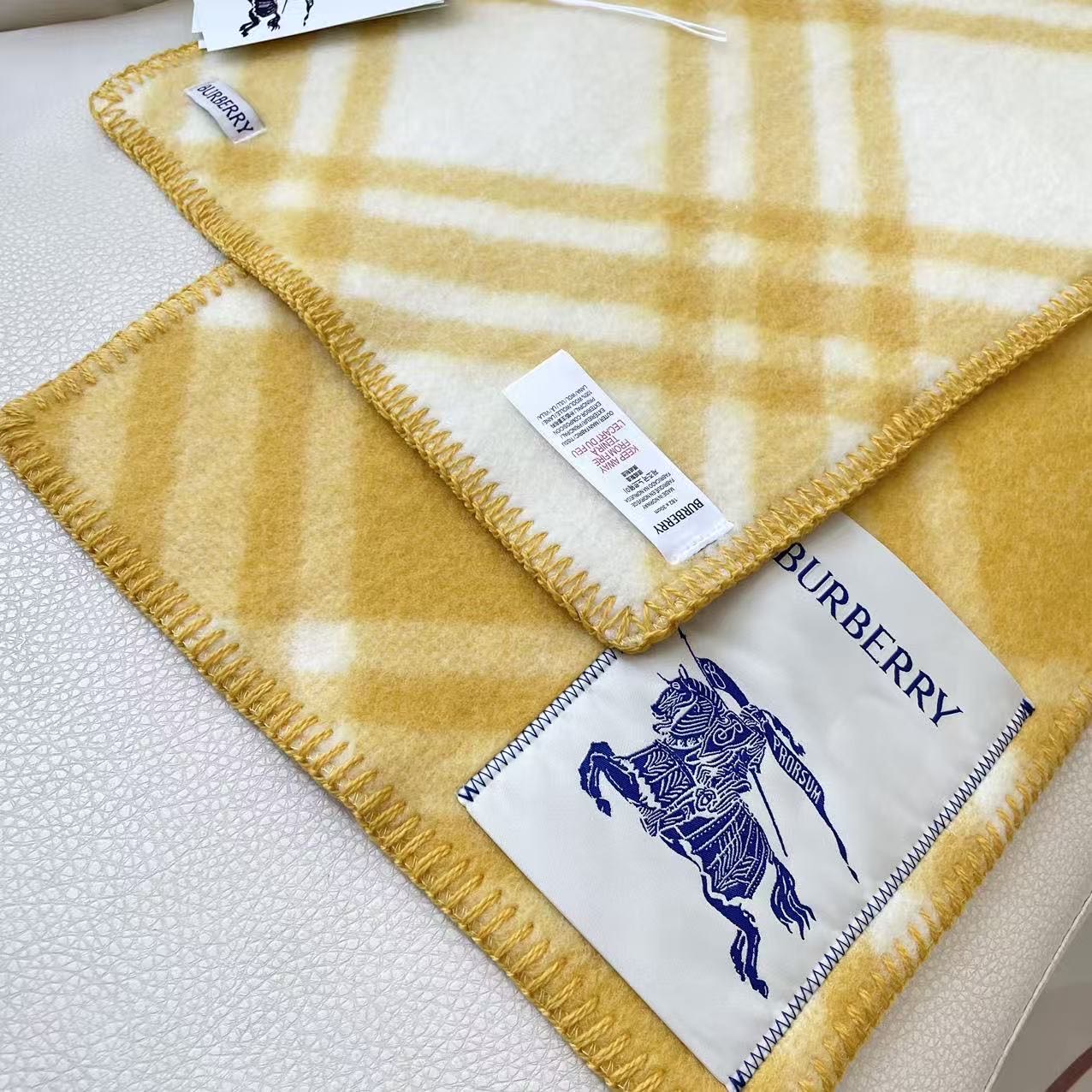 （2025最新版本缩边）𝐁𝐔𝐑𝐁𝐄𝐑𝐑✓最新配色。 【斜格长巾】工艺与材质完全与专柜无区别，粗犷耐用，厚