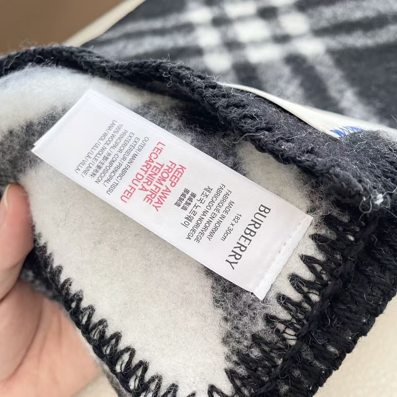 （2025最新版本缩边）𝐁𝐔𝐑𝐁𝐄𝐑𝐑✓最新配色。 【斜格长巾】工艺与材质完全与专柜无区别，粗犷耐用，厚