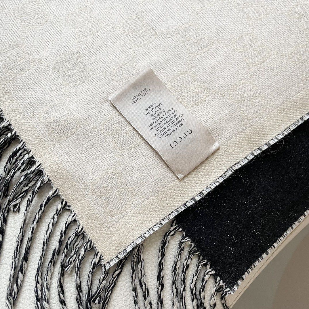 高版本 牛❗️稳稳的“高段位”！！全网最高版本❗️】时髦过冬！！Gucci秋冬新款提花双面围巾！高端奢华