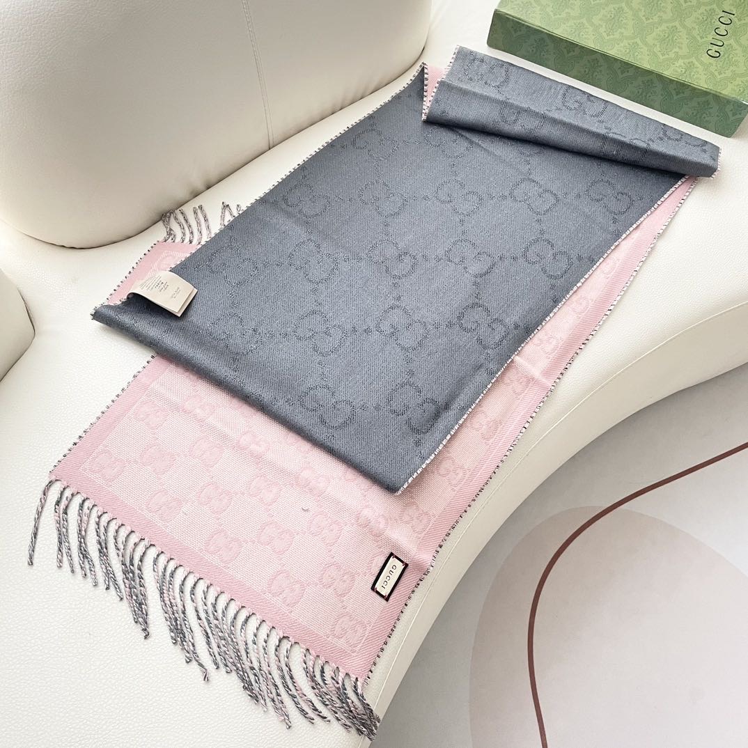 高版本 牛❗️稳稳的“高段位”！！全网最高版本❗️】时髦过冬！！Gucci秋冬新款提花双面围巾！高端奢华