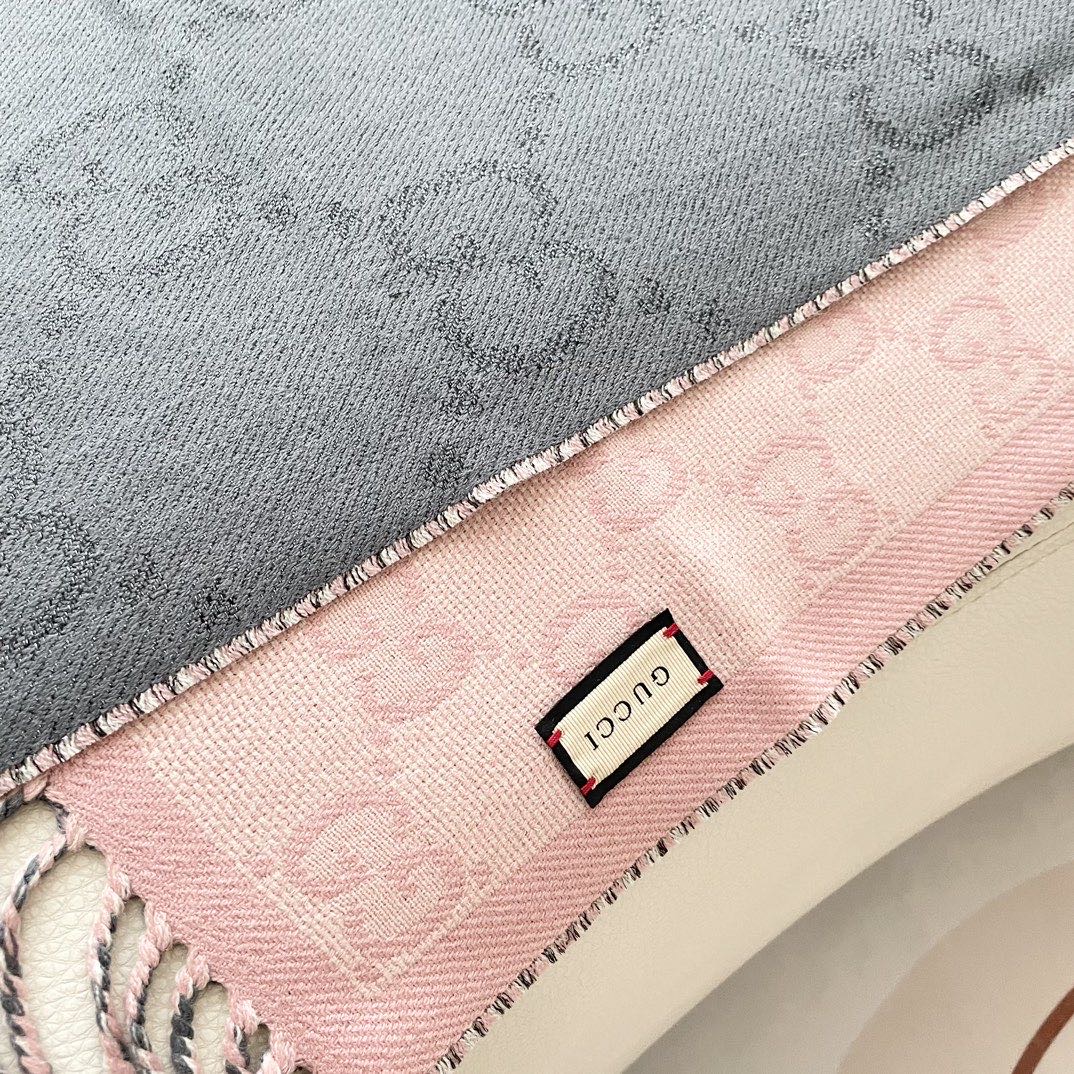 高版本 牛❗️稳稳的“高段位”！！全网最高版本❗️】时髦过冬！！Gucci秋冬新款提花双面围巾！高端奢华