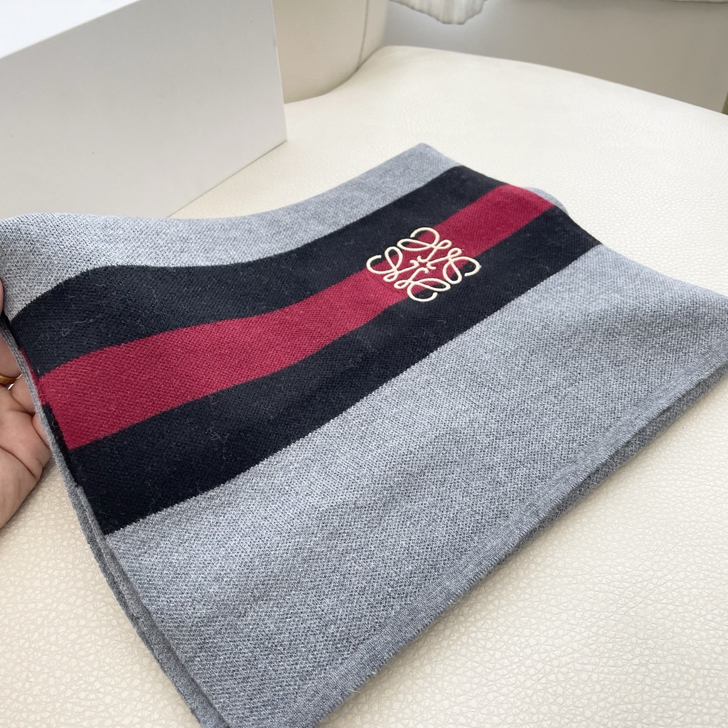 。爆款‼️顶级高尖端⚠️【LOEWE罗意威直供迪拜出口货‼️】🎀官网双面罗意威新品✨双面羊绒围巾♨️高尖