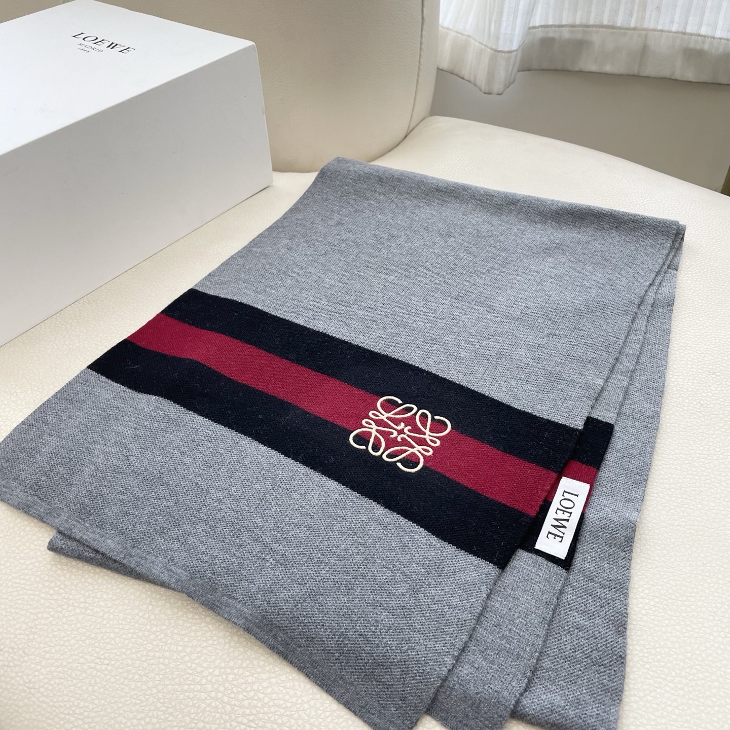 。爆款‼️顶级高尖端⚠️【LOEWE罗意威直供迪拜出口货‼️】🎀官网双面罗意威新品✨双面羊绒围巾♨️高尖