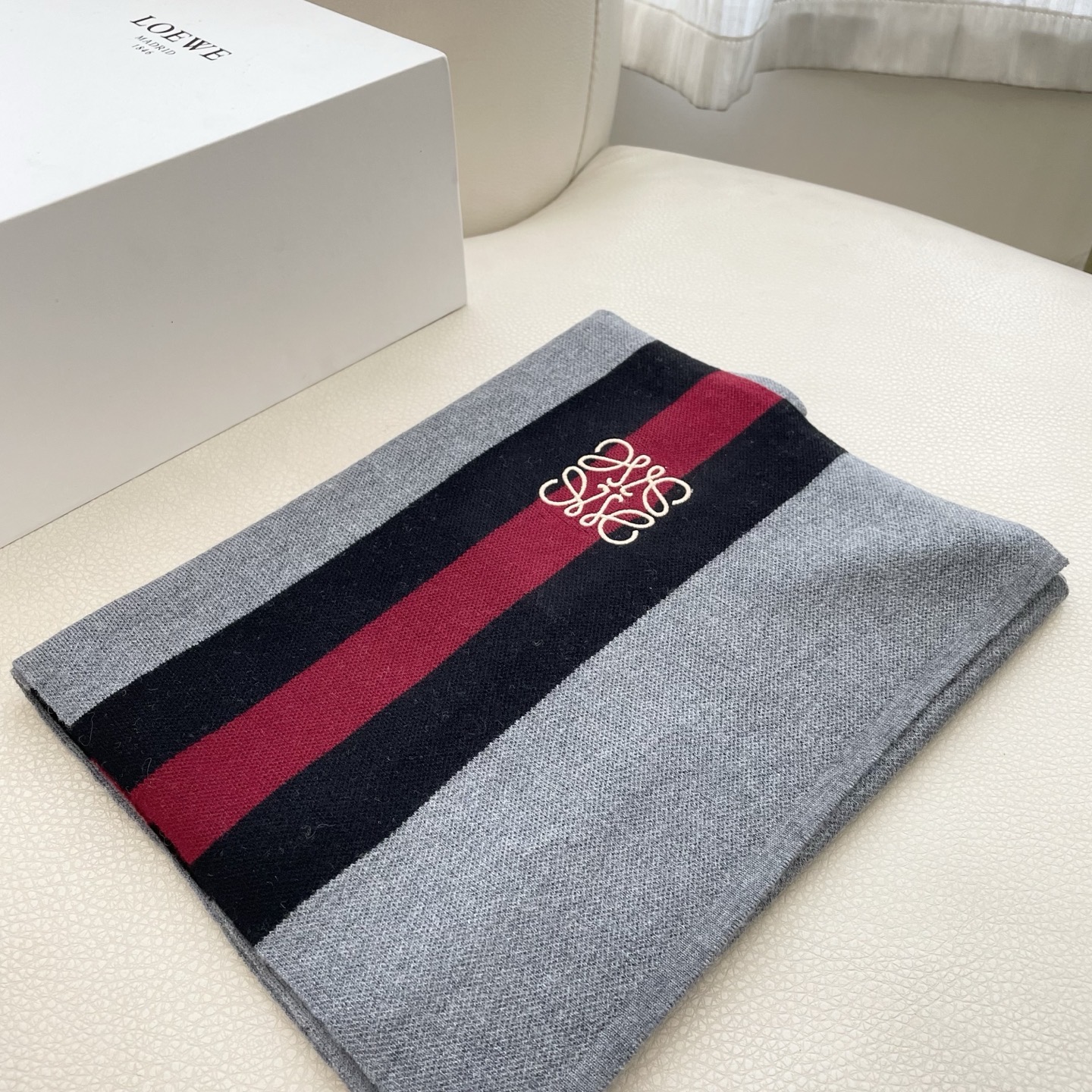 。爆款‼️顶级高尖端⚠️【LOEWE罗意威直供迪拜出口货‼️】🎀官网双面罗意威新品✨双面羊绒围巾♨️高尖