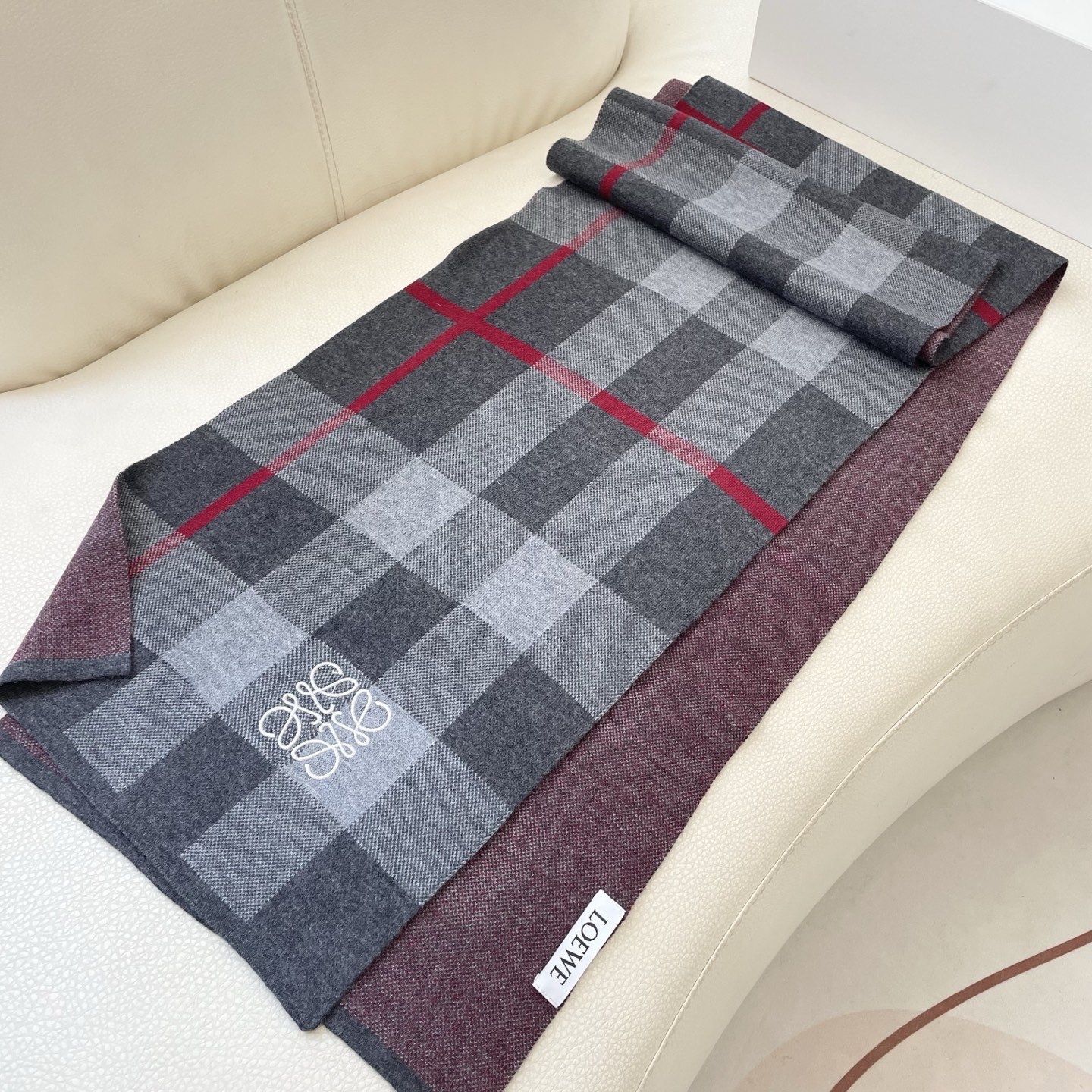 。爆款‼️顶级高尖端⚠️【LOEWE罗意威直供迪拜出口货‼️】🎀官网双面罗意威新品✨双面羊绒围巾♨️高尖