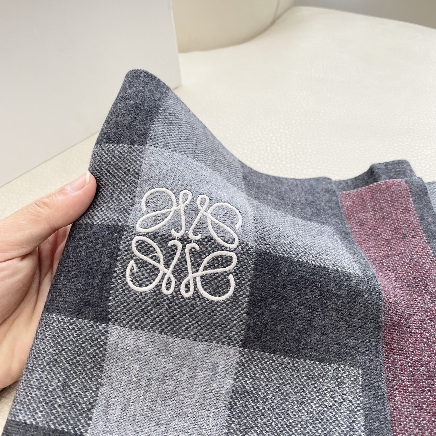 。爆款‼️顶级高尖端⚠️【LOEWE罗意威直供迪拜出口货‼️】🎀官网双面罗意威新品✨双面羊绒围巾♨️高尖