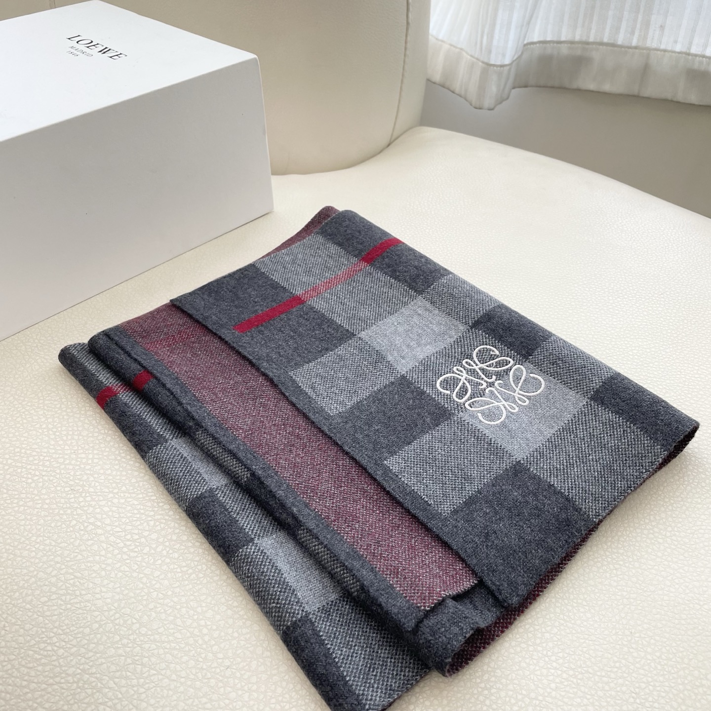 。爆款‼️顶级高尖端⚠️【LOEWE罗意威直供迪拜出口货‼️】🎀官网双面罗意威新品✨双面羊绒围巾♨️高尖