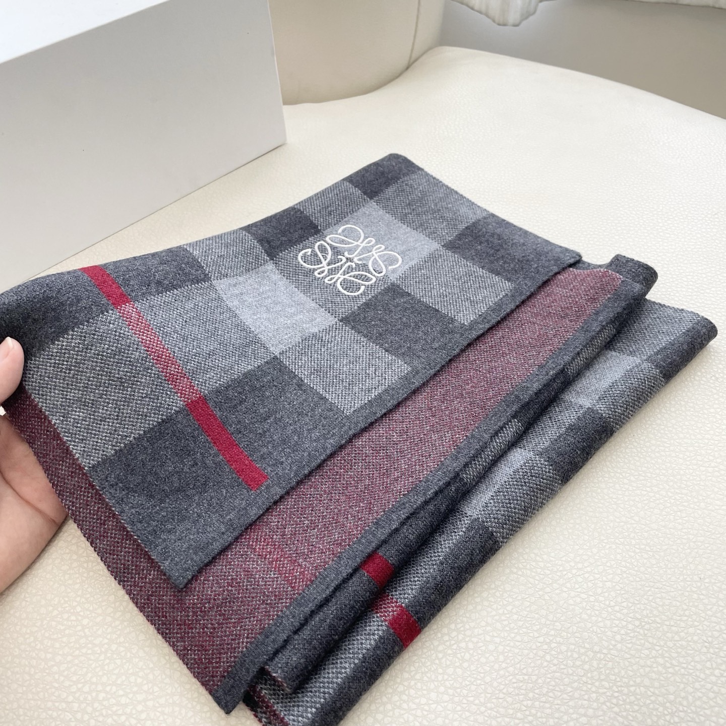 。爆款‼️顶级高尖端⚠️【LOEWE罗意威直供迪拜出口货‼️】🎀官网双面罗意威新品✨双面羊绒围巾♨️高尖