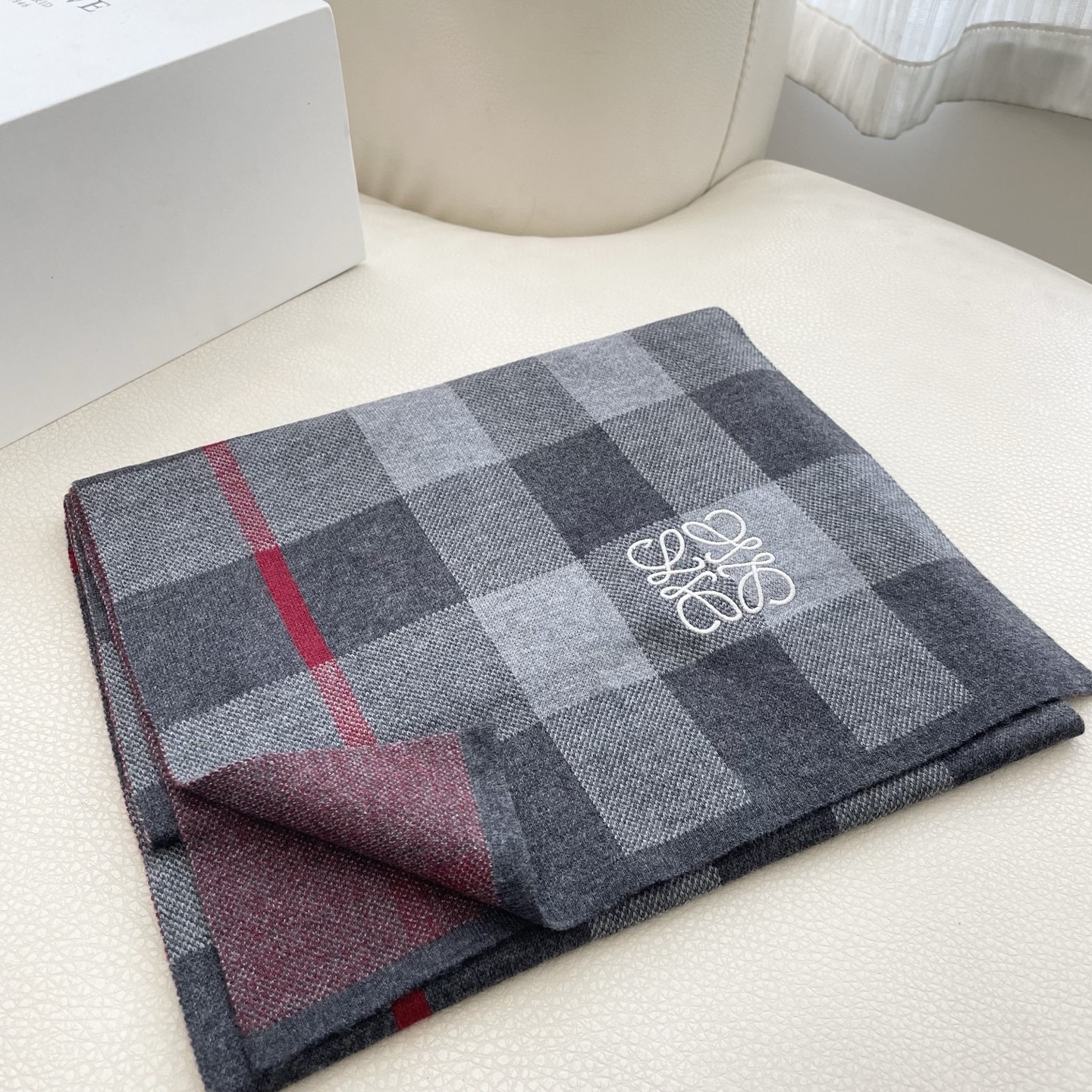 。爆款‼️顶级高尖端⚠️【LOEWE罗意威直供迪拜出口货‼️】🎀官网双面罗意威新品✨双面羊绒围巾♨️高尖